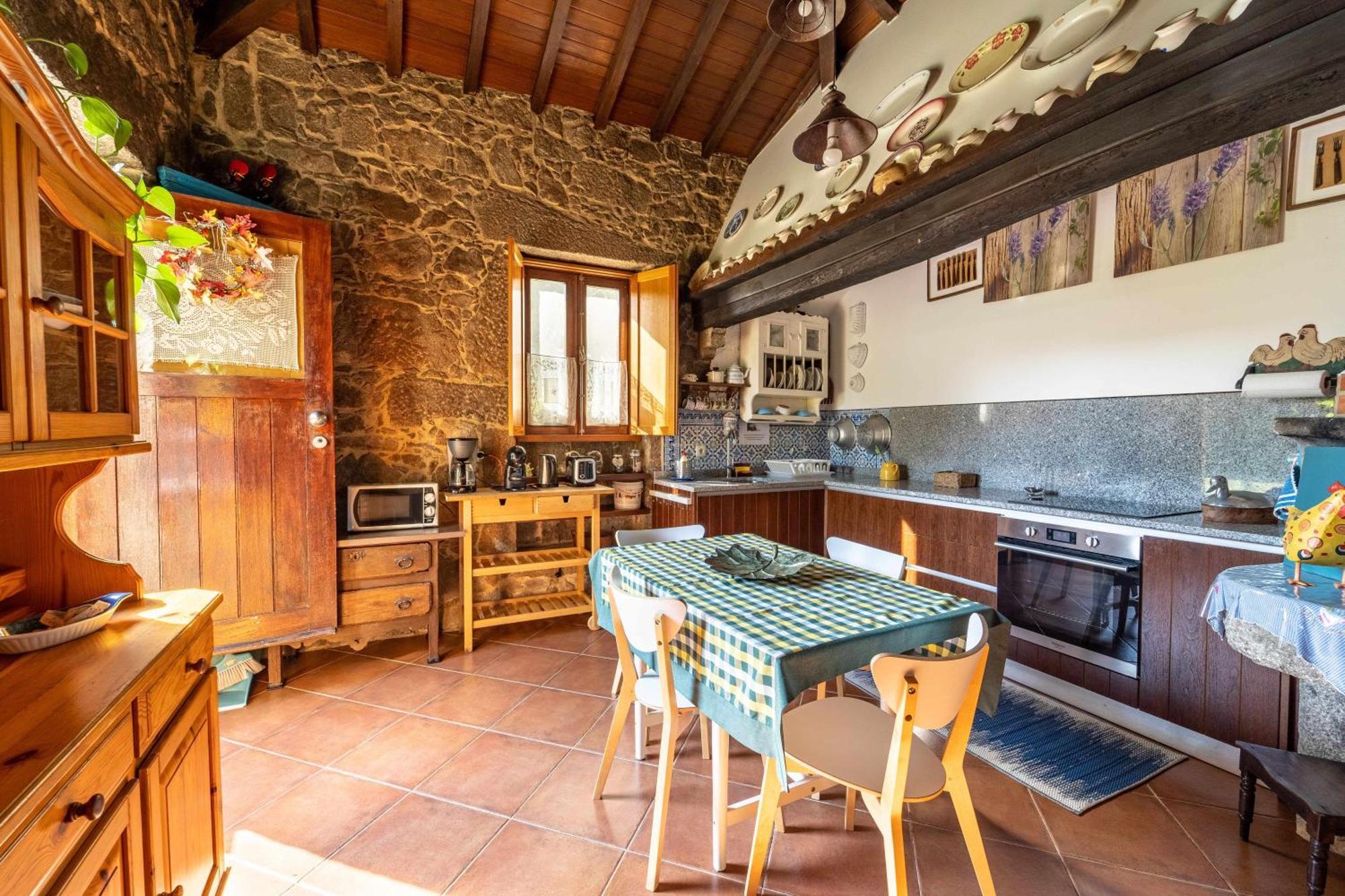 Casas Casal Do Carvalhal - Agroturismo Amares Bilik gambar